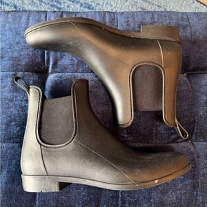 Black Leather Bootoes